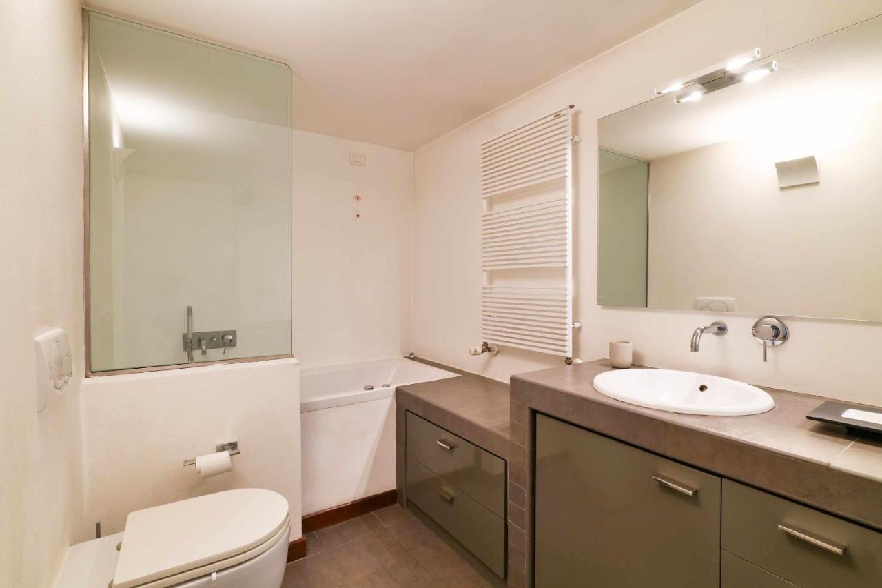 Npa20 Luxury Large Apartment In Navigli District Milan Exterior photo