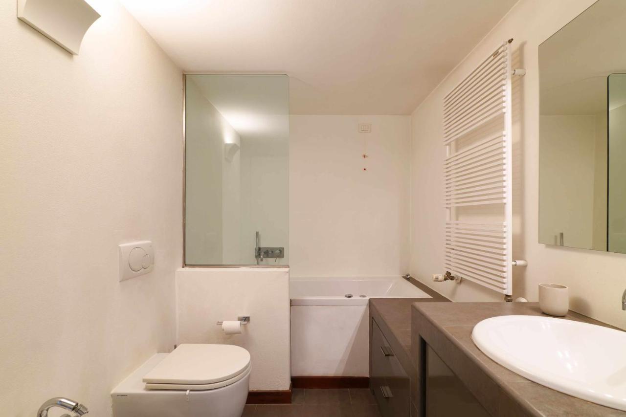 Npa20 Luxury Large Apartment In Navigli District Milan Exterior photo