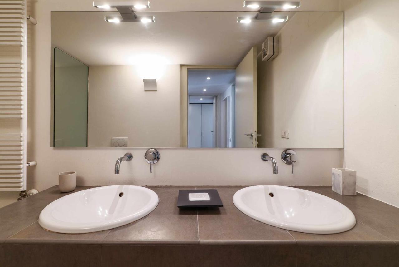 Npa20 Luxury Large Apartment In Navigli District Milan Exterior photo